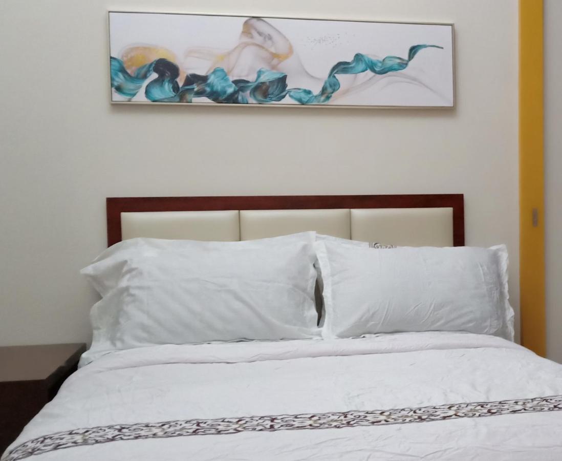 One Uptown Opposite Of Grandhyatt Hotel Manila Taguig City Ngoại thất bức ảnh